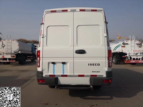 國(guó)五依維柯長(zhǎng)軸后雙輪柴油面包冷藏車